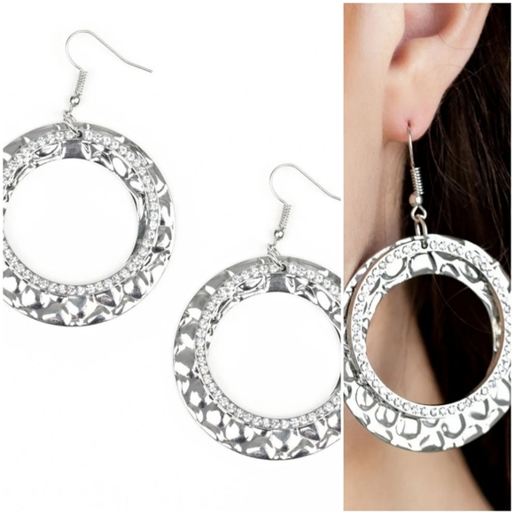 CINEMATIC SHIMMER WHITE EARRINGS